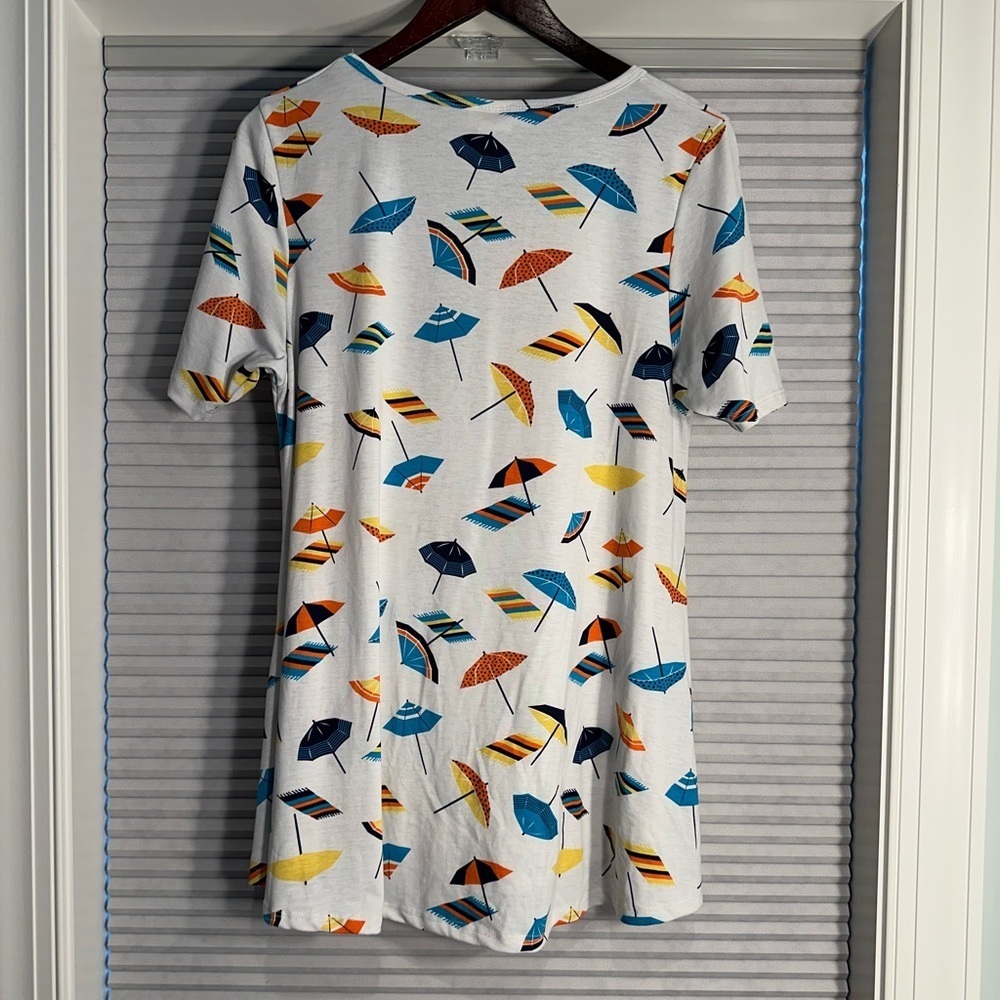 Bundle of 3 beach shirts/coverups - Picture 3 of 9